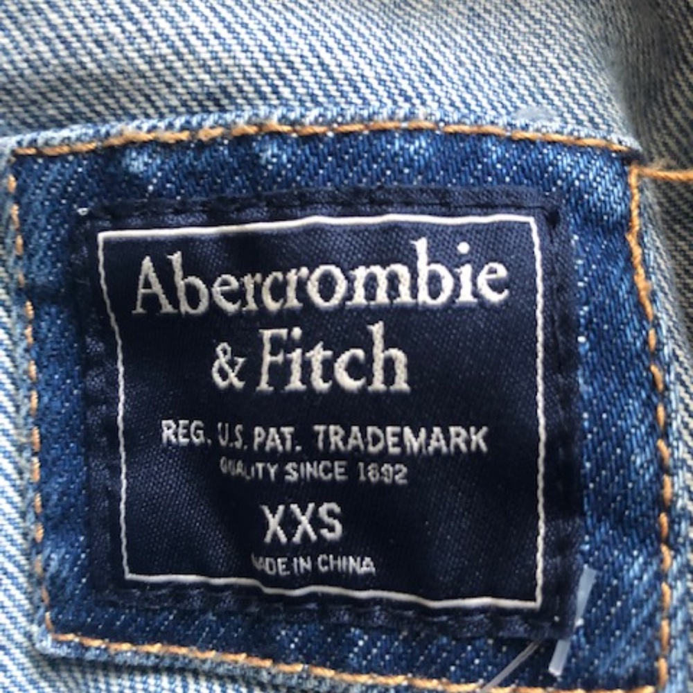 Unique Jean Jacket! - Picture 4 of 4